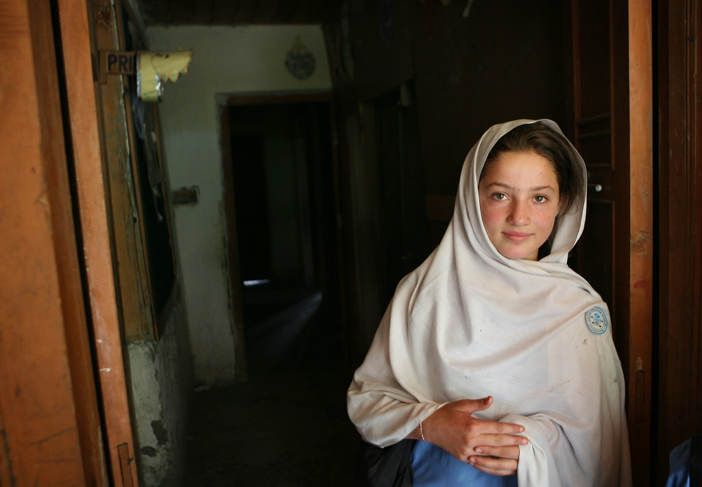 Education Programs - Hashoo Foundation
